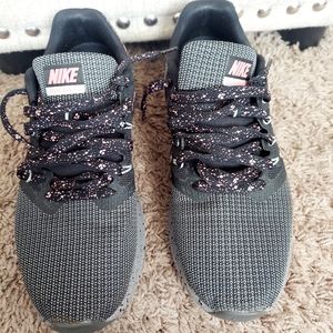 Nike Run swift tennis shoes